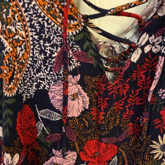 Love Fire V Neck Floral Tank W/ Criss Cross - Picture 4 of 5